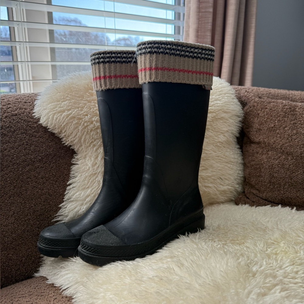 Burberry Knit Top Nova Check Rain Boots